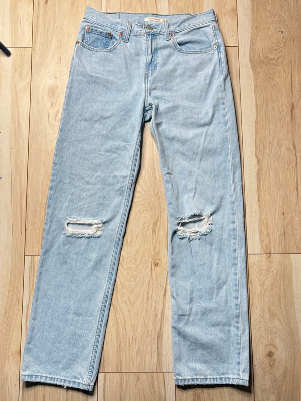 Levi’s Low Pro Straight Jeans Light Wash Distressed Knee Relaxed Fit Size 27 - Picture 2 of 6